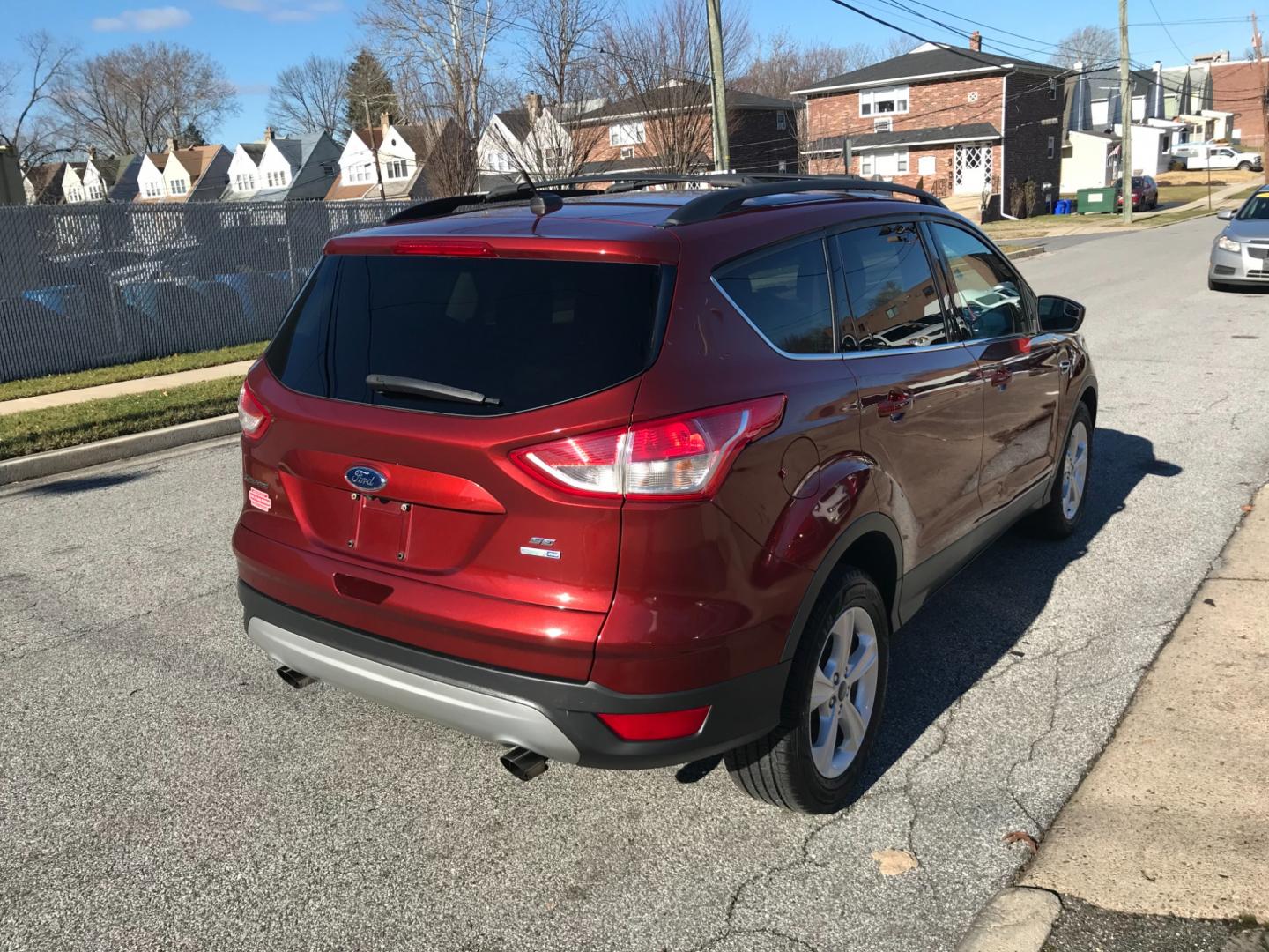 2015 Red /Gray Ford Escape SE (1FMCU9GX6FU) with an 1.6 V4 engine, Automatic transmission, located at 577 Chester Pike, Prospect Park, PA, 19076, (610) 237-1015, 39.886154, -75.302338 - Photo#4